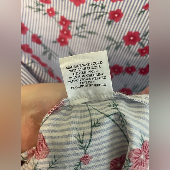 Floral Striped Women's Top size medium - Picture 4 of 7